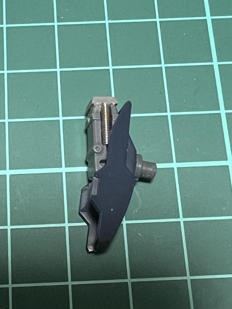 腕の放熱板の代わりにジャンクパーツで作成。