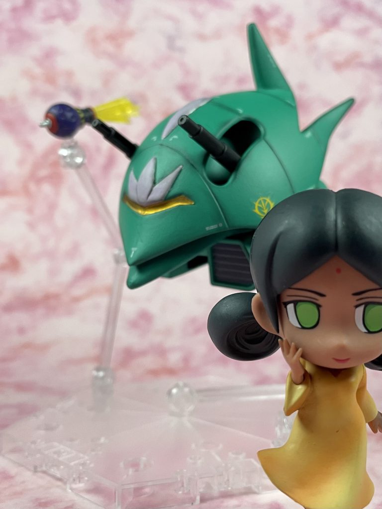 ただ組み立てるだけだと、緑一色で真ん中に合わせ目がガッツリ入るという、なかなかノスタルジックなキットですね。それだけに、加工のやりがいがあるとも言えるかも。