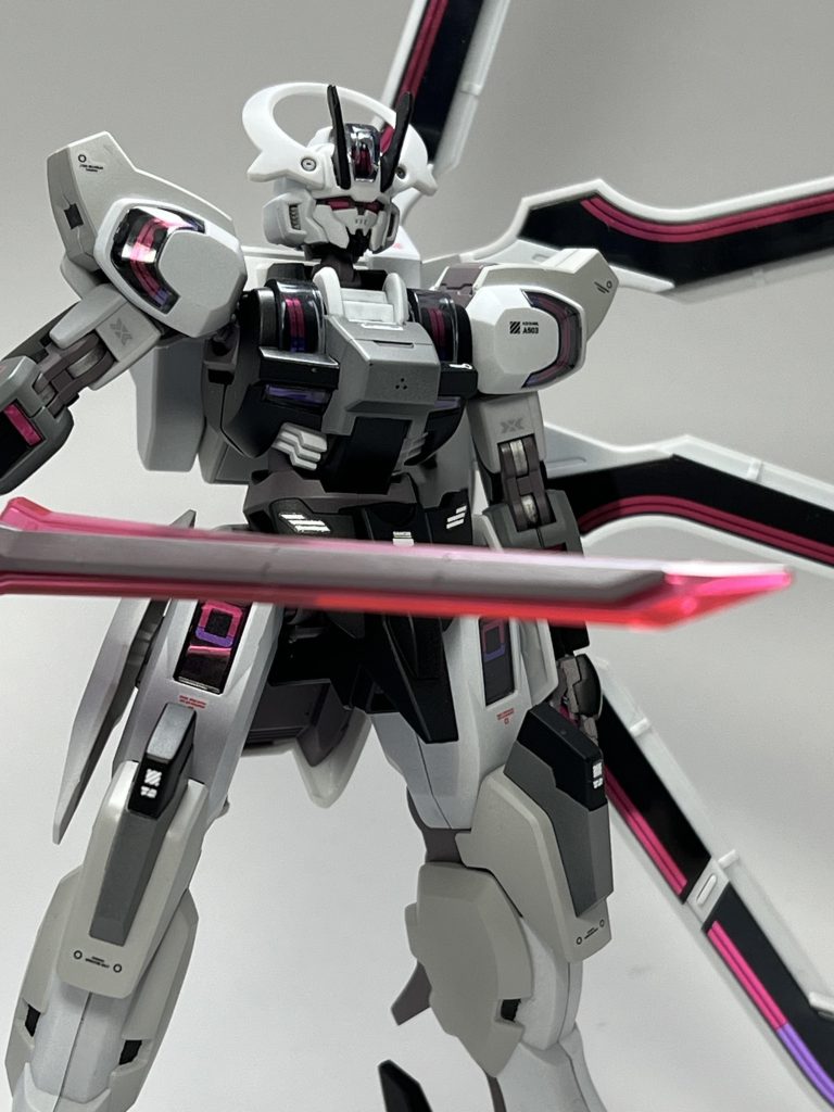 一番カッコいい形態では重みに耐えられそうになかったので、鞘の片方は磁石を仕込まずに通常のギミックを利用しています。