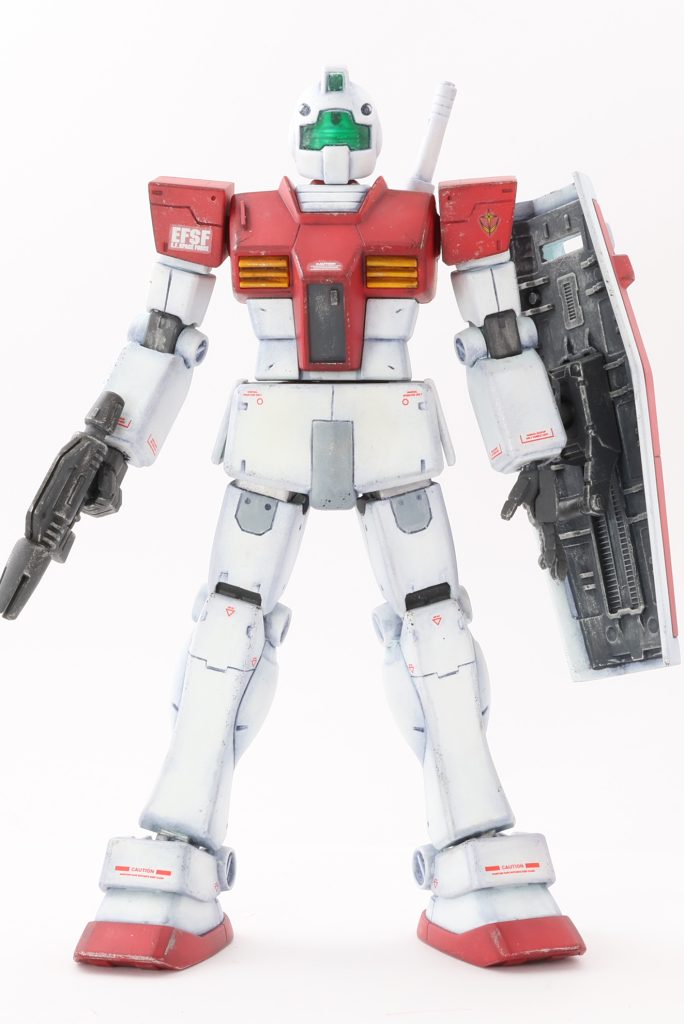 二体目はRGフルバーニアンを作成しようとしましたが、知人が基礎知識と工作力を付けるためにシンプルなHGを作りなさいということでHGジムを作成しました。初の目合わせ消し、スジ彫り、延長工作、筆塗り全塗装にチャレンジしました。改造工作→表面処理→サーフェイサー→筆塗り塗装→ツヤ無しコート→→墨入れ→部分塗装→デカール→ツヤ無しコート→リアルタッチマーカー→ドライブラシ→ウェザリングマスター→ツヤ無しコートの順で進めました。Youtubeで皆さん簡単に目合わせをされていますが、やってみると跡が消えずでなかなか難しい...