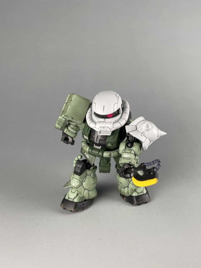 高機動型への換装前に先にヘッドとスパイクアーマーを塗装。量産型ザクさえあればお手軽にできるミキシングですねwちなみに最近ではマツナガのイメージカラーである白いザクF型も見かけますが、あれはFS型。