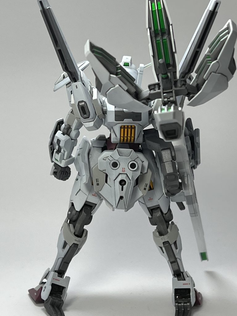 バリアブルロッドライフルのグリーンの部分はシールより塗装かな?と思いシルバー下地のクリアグリーンで塗りました。