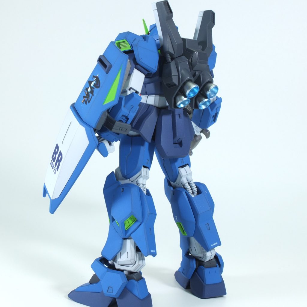 背面次回投稿は・・・・「代わりと言ってはなんだが、アナハイムに増強ユニットを作らせて装備させた」