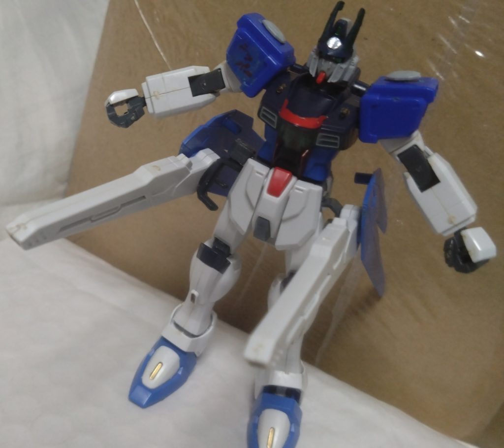 バラエーナプラズマ収束ビーム砲×2腰のウイングに装備したビーム砲。元々はレールガンだったようですが、いつの間にか変更したようです。これは旧HGフリーダムのモノになります。