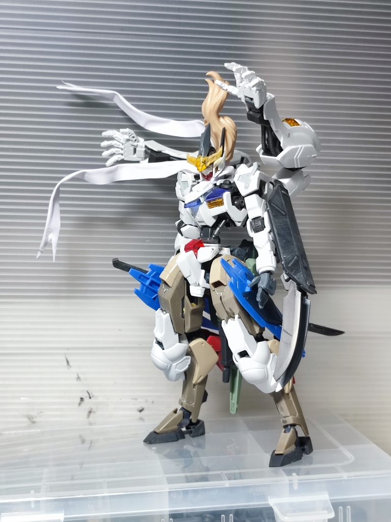 ver.4。クアンタの脚を百里のものに交換。余った脚をサブアームにして、ほぼフィニッシュに近い形に。爪先が小さすぎたのでクアンタのものを流用して接続。