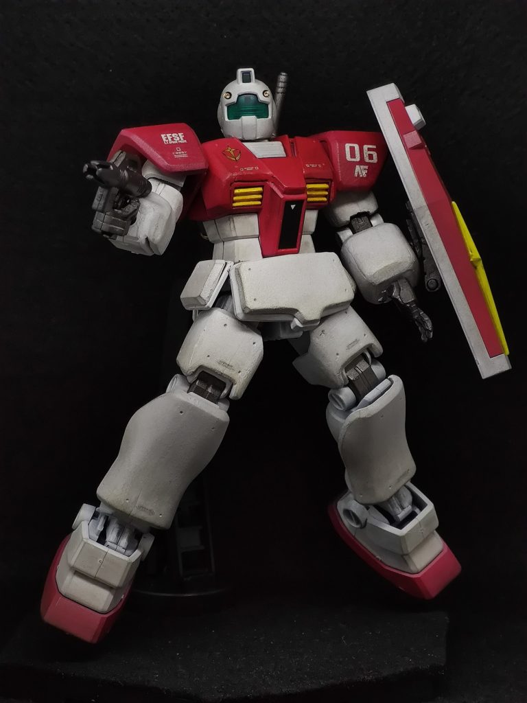 明るい機体色なので、黒背景でも撮ってみました。