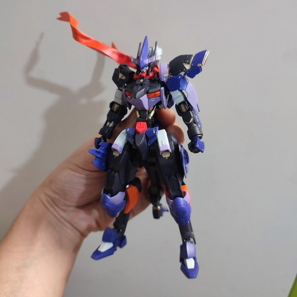 基本塗装。このときは派手すぎたかな、と少し後悔してました^^;塗装はいつも通りアクリジョン&ファレホ&エナメルメインです。金はすべてエナメル筆塗り。マスキングは意外と少なめです。