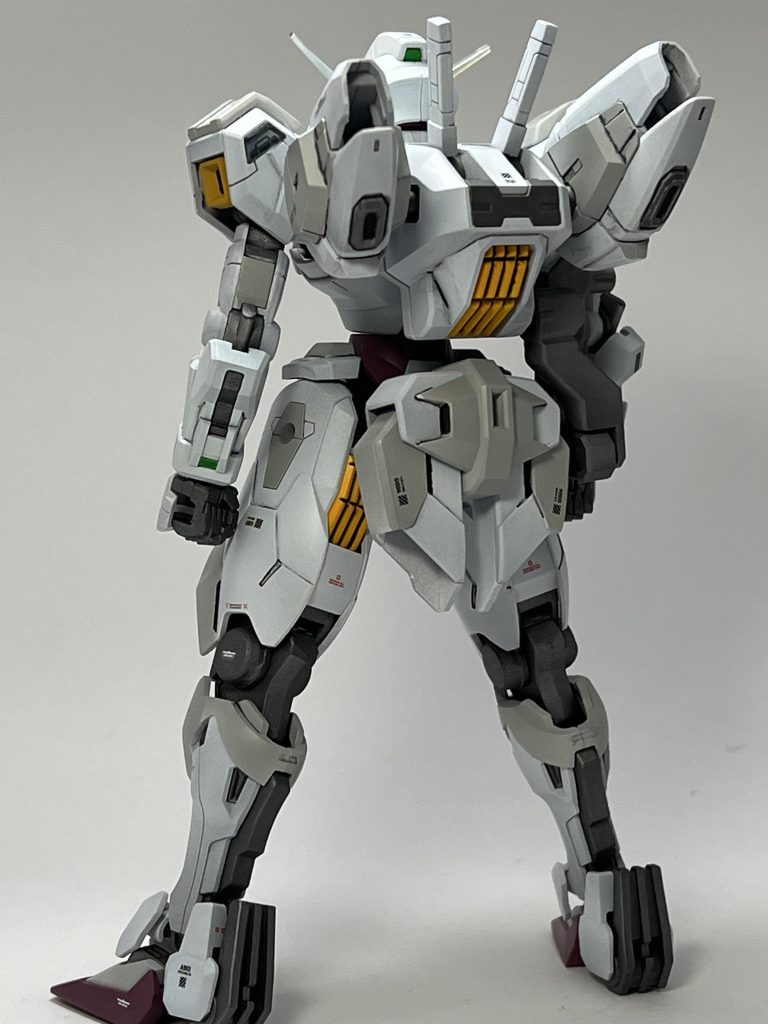 ガンビット無しで後ろからです。間に色んなプラモを作りましたがシリーズ通して載せられたのも良い思い出となりました。ではでは