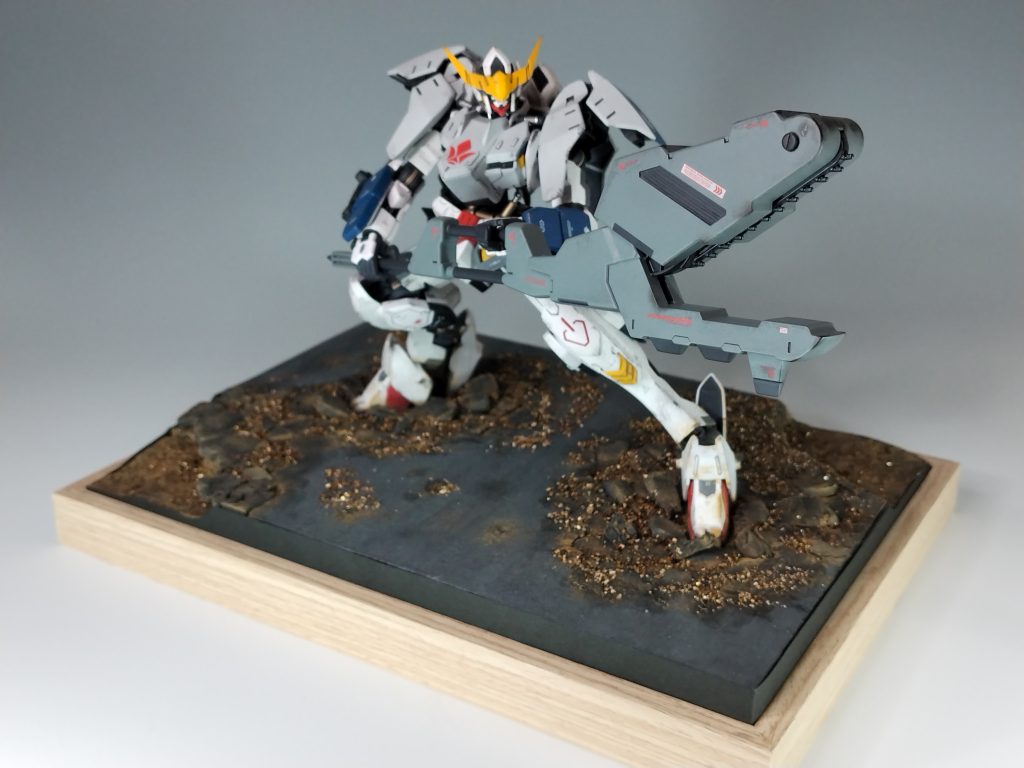 台座は、ダイソーのフォトフレーム（A4サイズ）にスタイロフォーム+スチレンボードで作成しています。