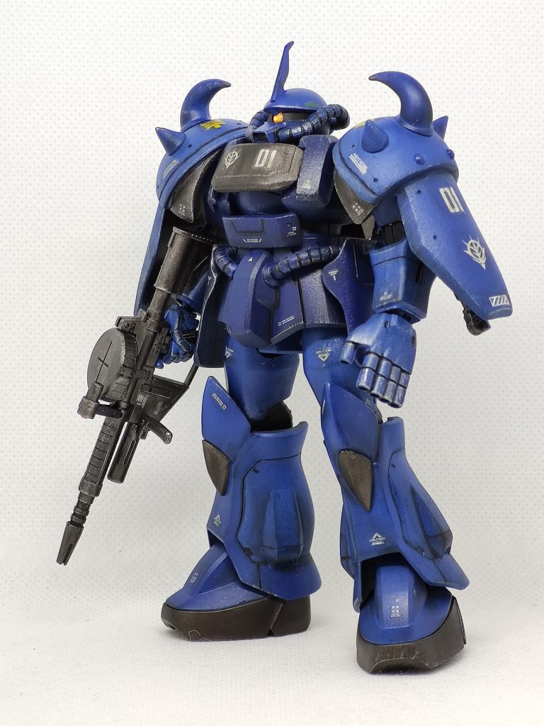 旧HGUCキットにはマシンガンが付いていたので、一応持たせてみました。両手で同時に撃てます。