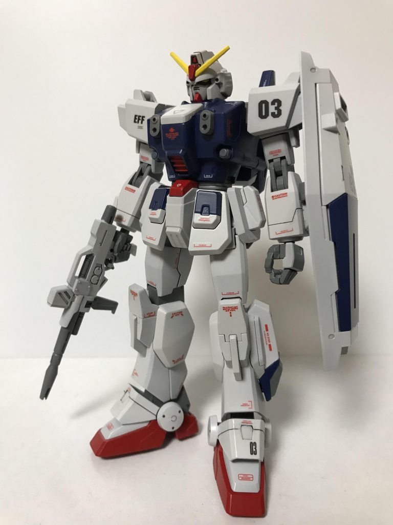 前回同様胸と膝のモールドを埋めた以外はキットのままです