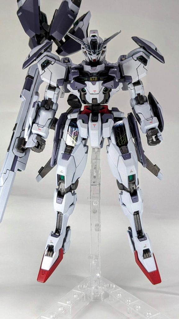 キャリバーン自体初めて組むキットでしたので、このキット最大の特徴である、『バリアブルロッドライフル』と『エスカッシャン』は、何としてでも維持したいと今回の最終イメージをした際、強く思っていました。ですが、やはりキットの原型を維持したままの追加兵装を考えていると、工作途中で余計な傷や、予想とは違う結果が発生する事態が発生し、何度も失敗しては修正を行いました。