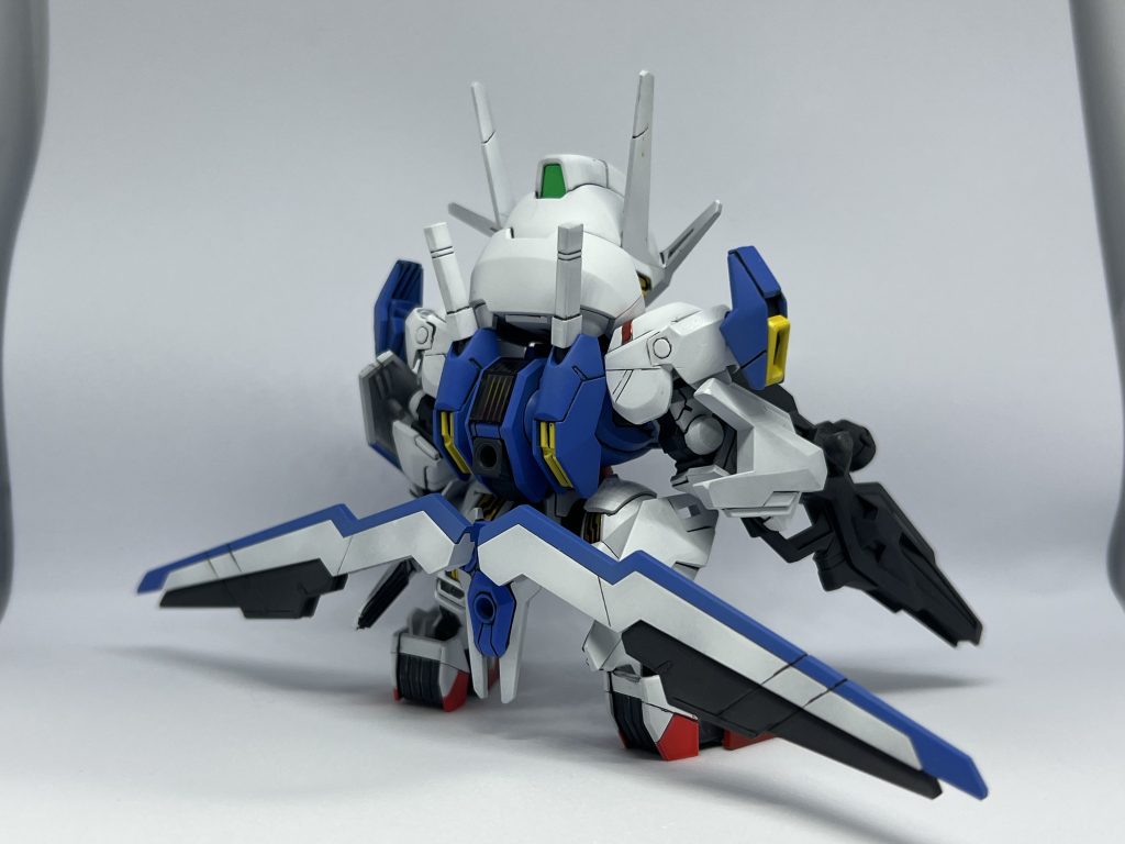 バックパックもHGのものを使用しています。正面からサーベルが見えやすくなったので効果はあったかな。