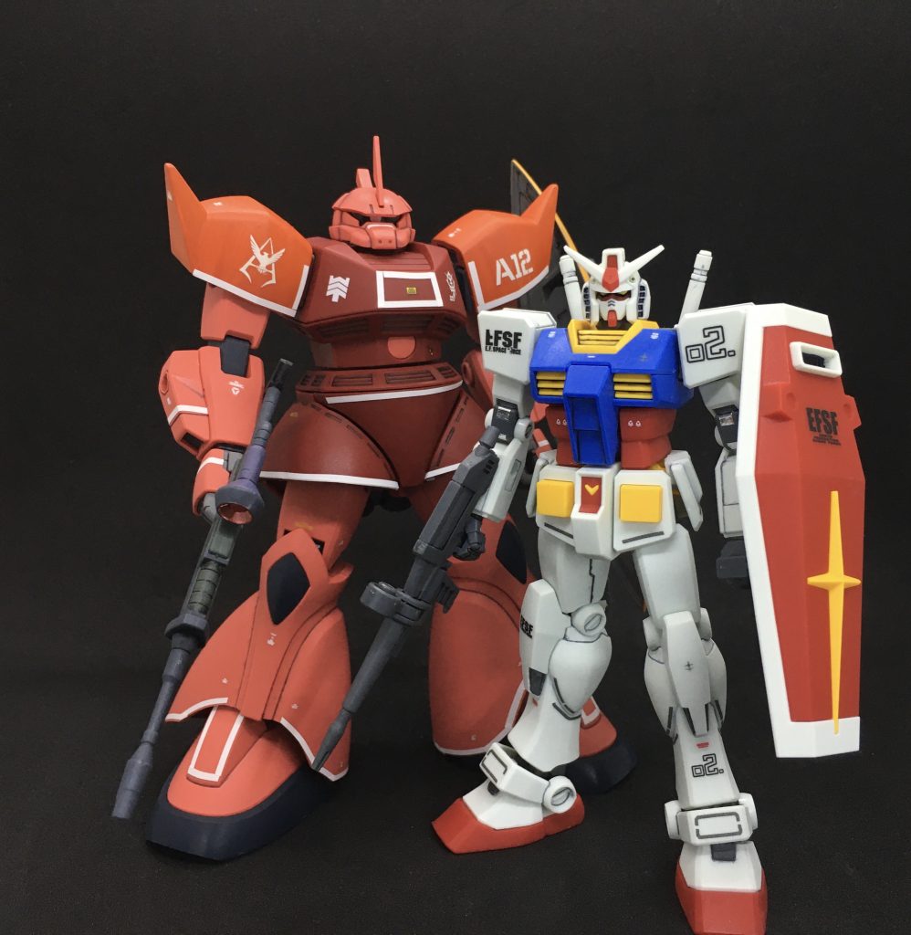 　ガンダムとの比較。相変わらず体格差がすごい...