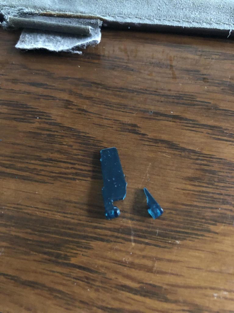 ちなみに一部破損しました。一応直そうとしたんですが無理そうだったのでそのまま作りました。こんな感じで作成したプラモは割とけっこうあったり‥