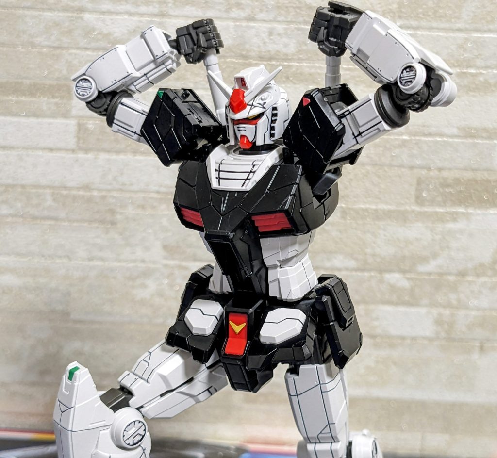 肘の部位が特徴的みたいです。