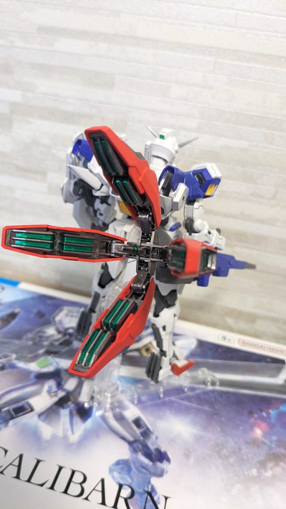 シールの上からガンダムマーカーのメタグリーンを塗装。