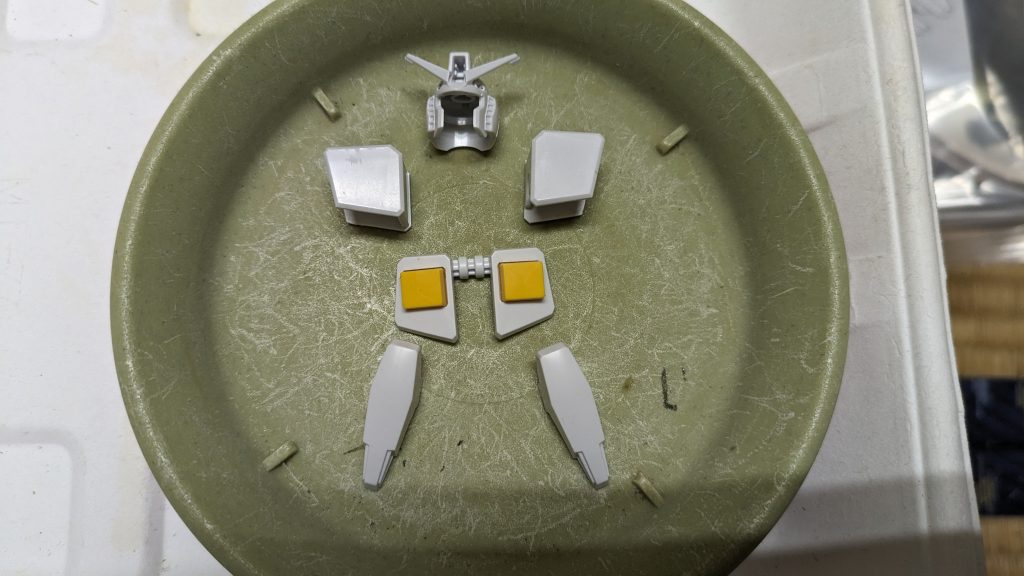 今作はその影響でこれらのパーツがおまけで付いてきます。これがあればなんちゃってガンダムが作れますよ？ぜひ手に入れてみてくださいｗ