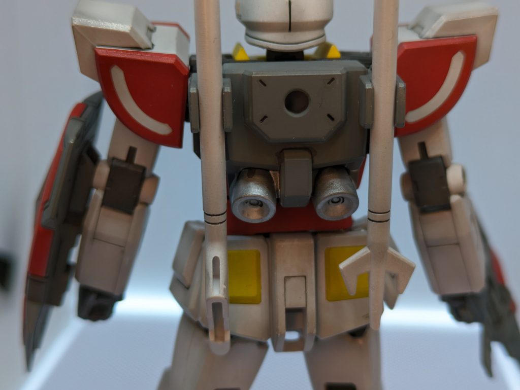 バックパックのウェポンラックには武器に差し込めるポイントがあるので割と固定感があります。ただ触ってしまうとすぐ外れますがｗ