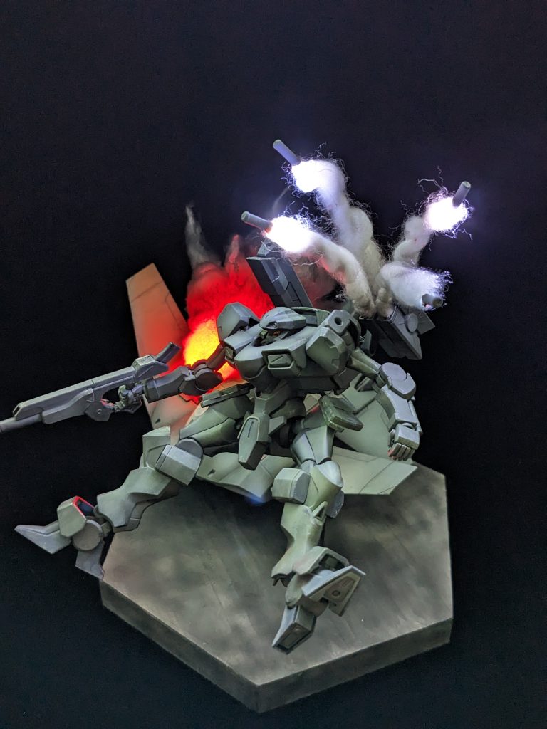 この方がキレイに写ってますが劇中シーンの暗闇を思わせたいので暗めの画像を選びました。