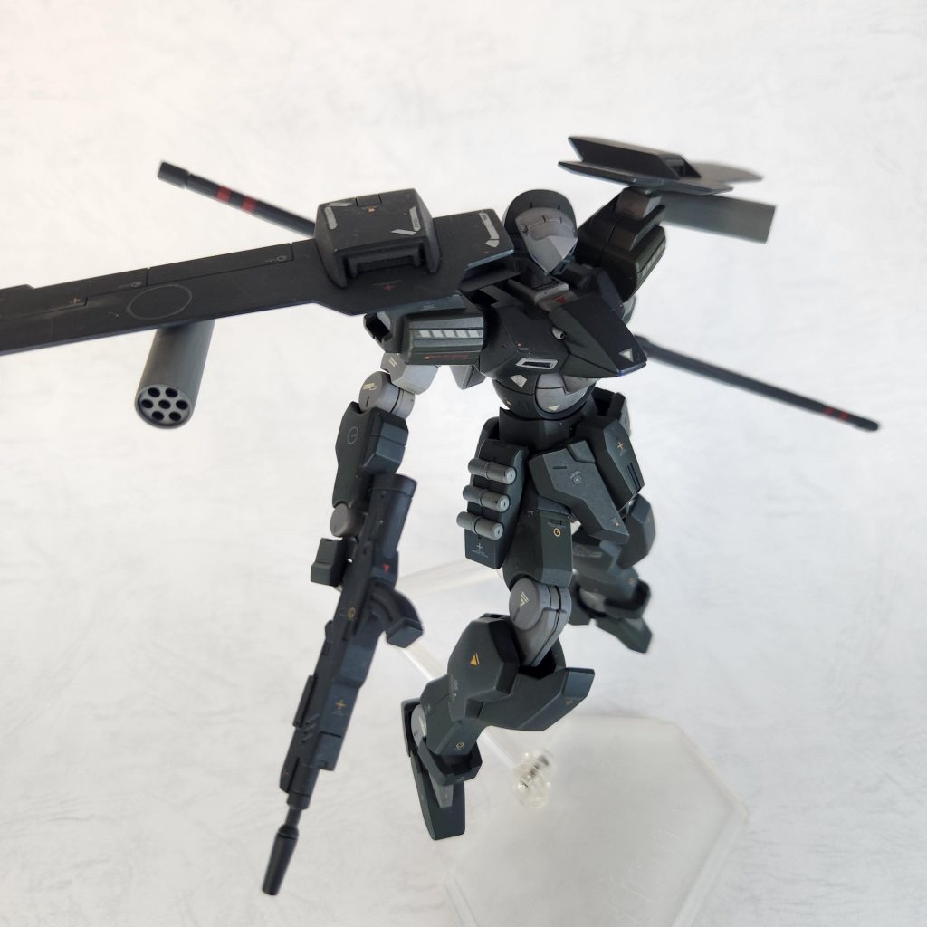 ビームライフルをマシンガンに変更しロケットランチャーを装備。 