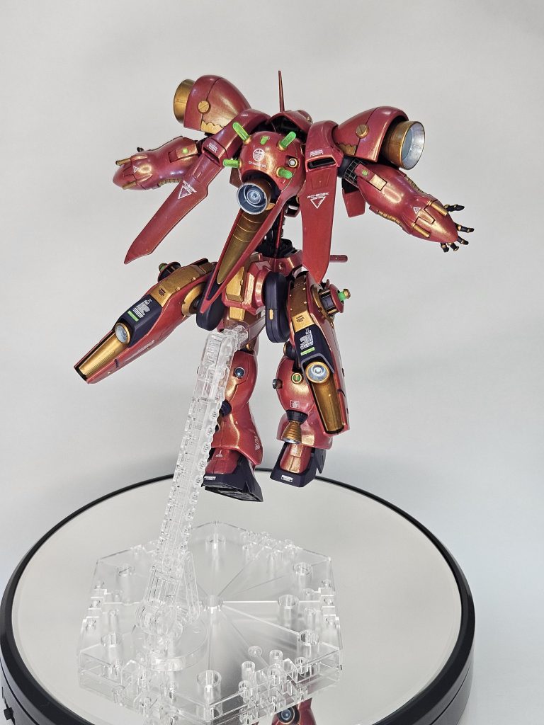 バックショットとカラーレシピ。サフは基本的に黒サフ。赤色…シタデルのMEPHISTON RED→EVIL SUNZ SCARLET→グリーンスタッフワールドのRED GOBLIN金色…シタデルのRETRIBUTOR ARMOUR銀色…シタデルのGREY KNIGHTS STEEL→グリーンスタッフワールドのCELESTIAL AZURE紫色(内部フレーム等)…NAGGAROTH NIGHTトップコートの代わりにモデリングワックスを使用。