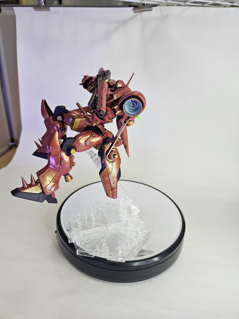 射撃武装は大元のビームマシンガン!後ろの弾倉(?)が干渉して普通に持てないので、削り取りましたw