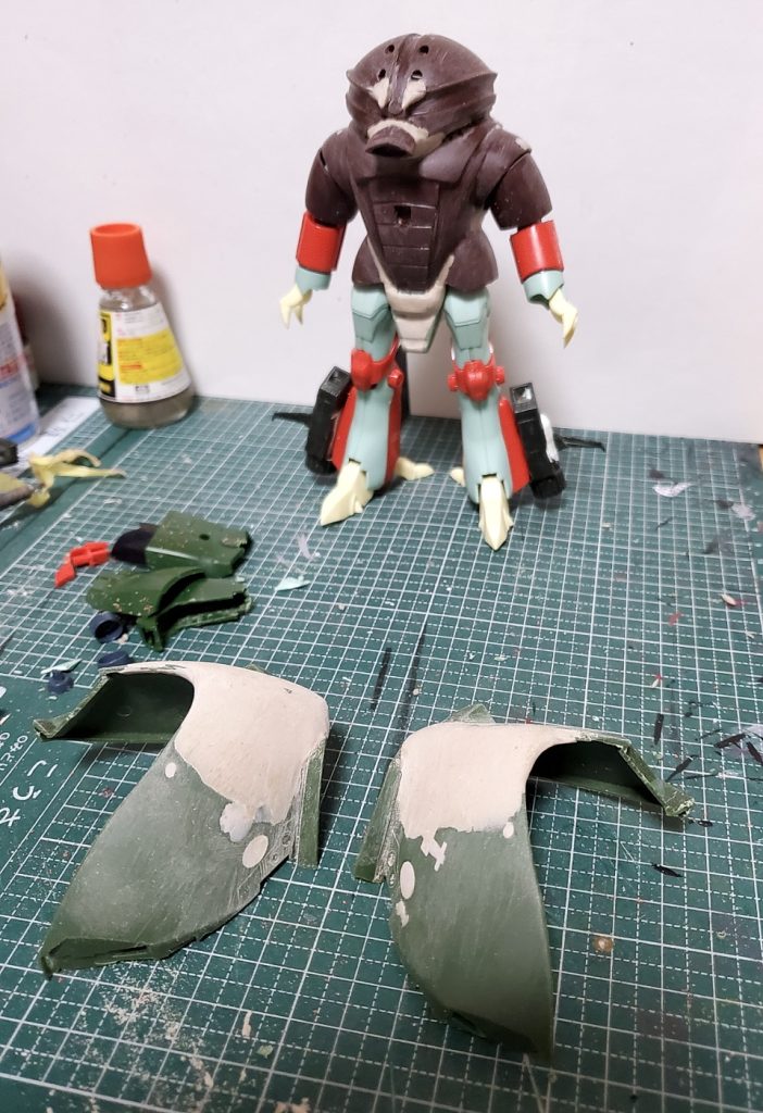 迷走した結果、スカートは切り刻んで無理矢理繋げて翼にしました。