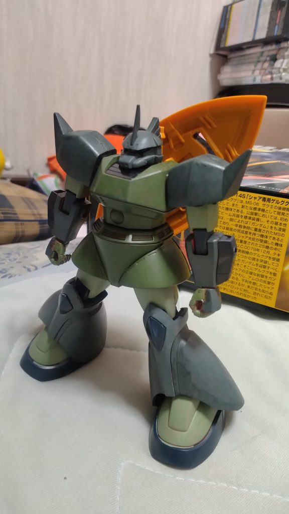 配色はザクIIとゲルググマリーネを折衷したもの。ベースキットは最近比較的入手しやすいHGUCシャア専用ゲルググ。関節パーツがABSからKPSに切り替わったことで塗装しやすくなったのは良い。