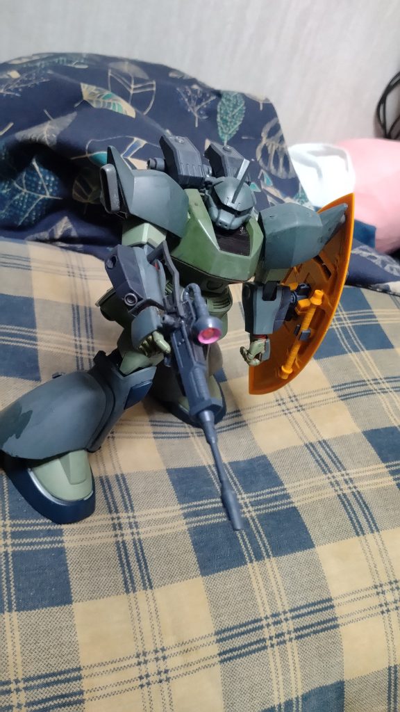 パネルパーツを使用してビームスポットガンを増設。