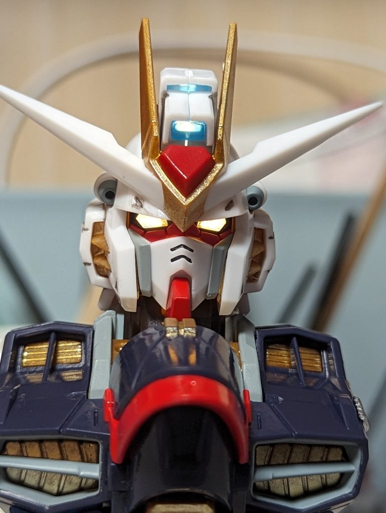 ルミナスユニットにてツインアイとセンサー部分を発光させてみました。