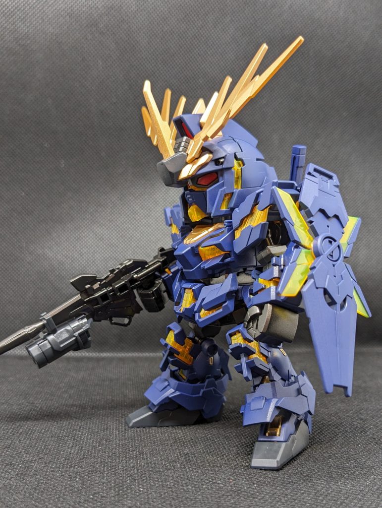 水性ホビーカラーでの瓶生塗装です。イケメンですね👍光の影響か撮影の下手さかマスク部分だけ違う色にみえる…