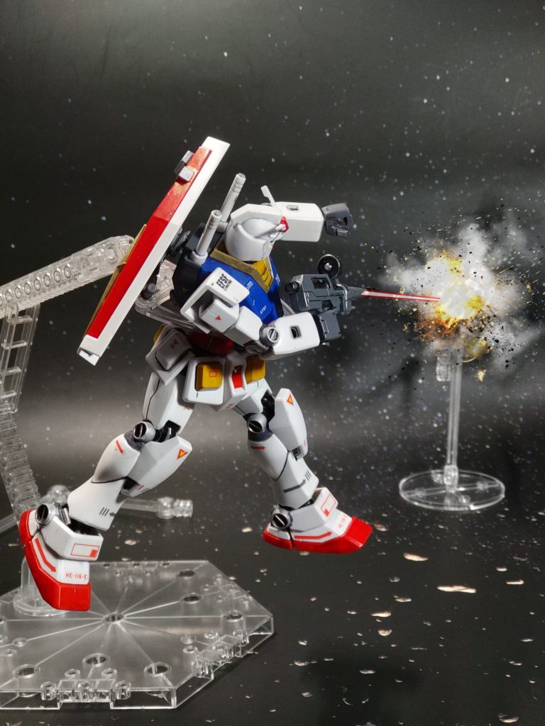 「三つ❗」立て続け様に2機目を落として、後ろに回り込んだドムを背面撃ち❗