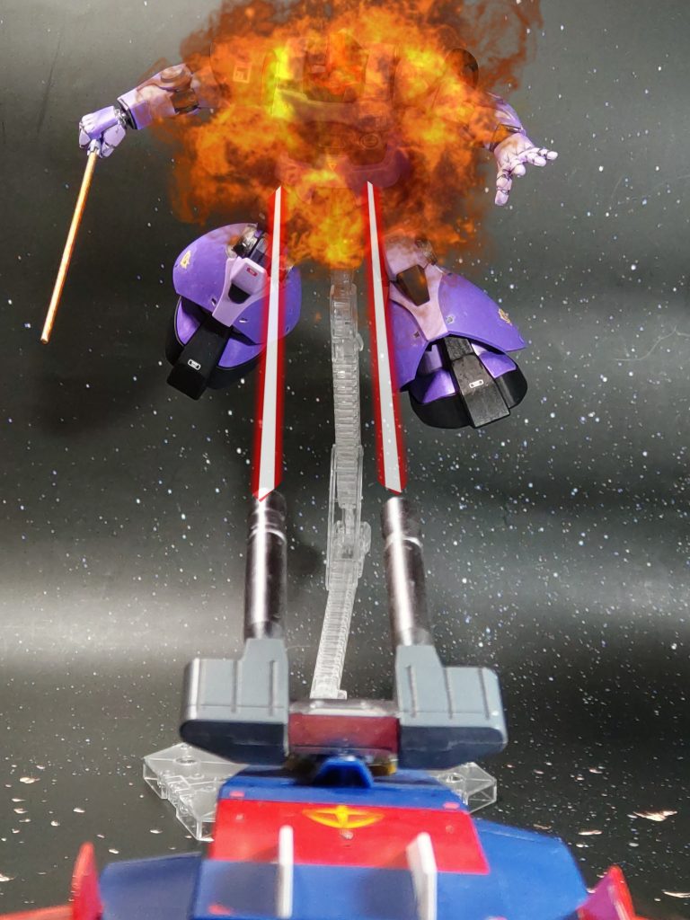 ポーヒースレッガーさんのGファイターが、油断したドムを狙い撃つ