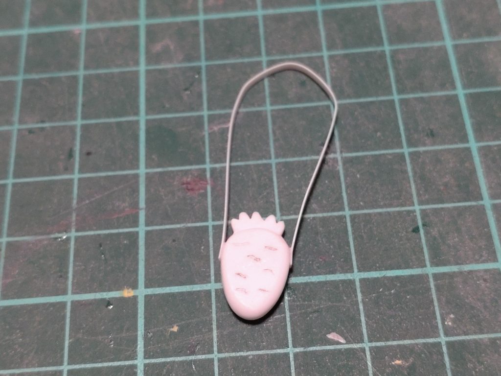 にんじんのポシェットはプラ板から作りした