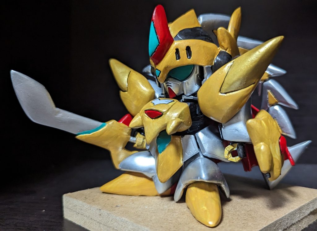 ベースはLGBBの騎士とかバーサル騎士とかフルアーマー騎士とか。なにぶんジャンクとしてまとめて袋に保管していたので、何も考えずにミキシングしてるとわからなくなりました。ただ、ベースというだけでほとんどパテで造形しました。可動はしんどくなりましたので、潔く諦めました。