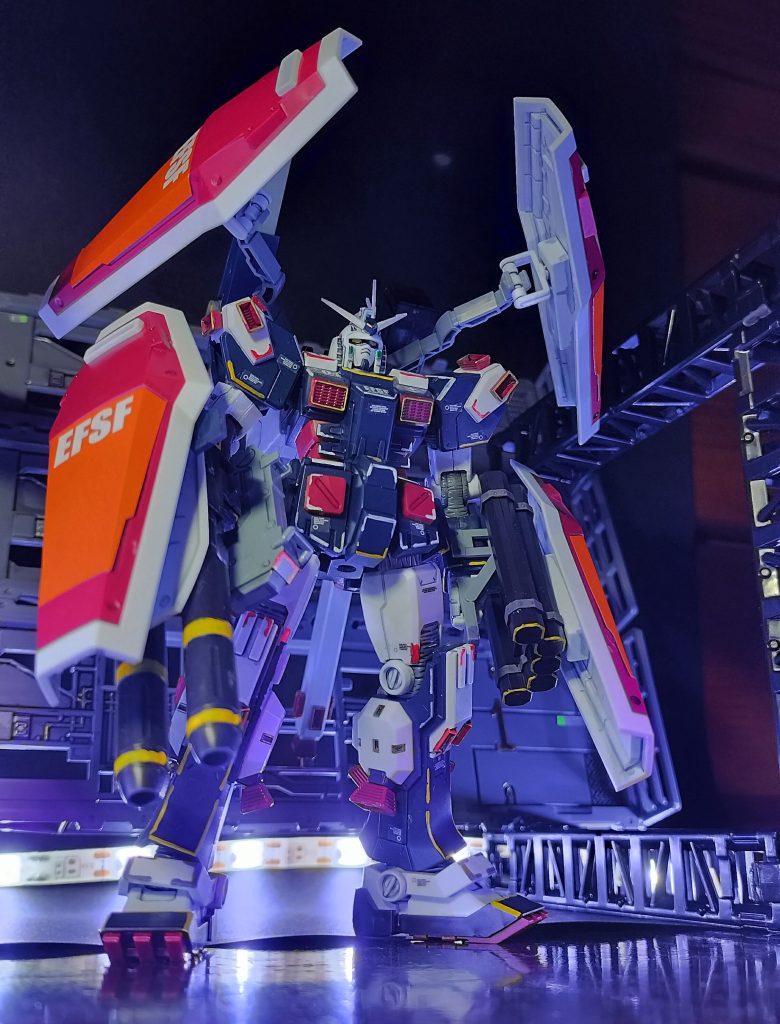 【ウラバナシ】アーティアクトのどぴんくキュベレイをいじっているものの、新しく作ってアップするには時間がなく…。息子たちと一緒にガンプラやってたときに作ったTBフルまるアーマーを久しぶりに引っ張り出して、改めて撮影を楽しみました。