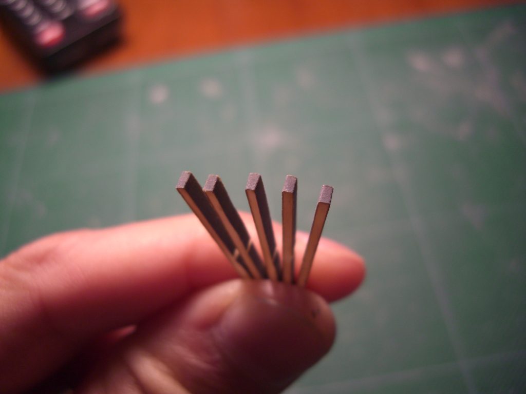 狭い部分用の手製ヤスリ主に脇の下の四角い凹み部分用