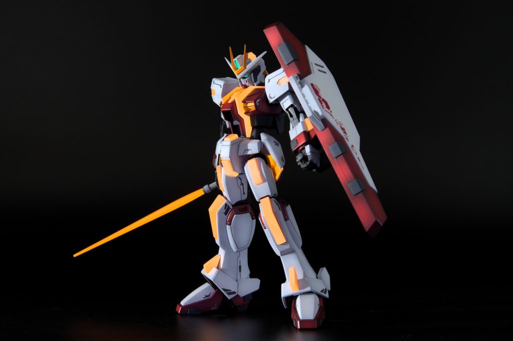 余剰パーツでノーマル仕様に。シンプルな装甲になって、これはこれで良いですね。