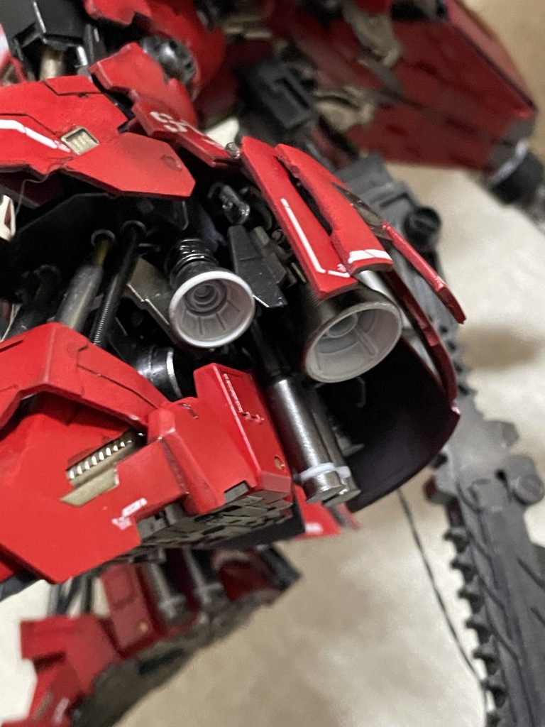 足回り。最近はスラスター内に白サフを吹くのが好き