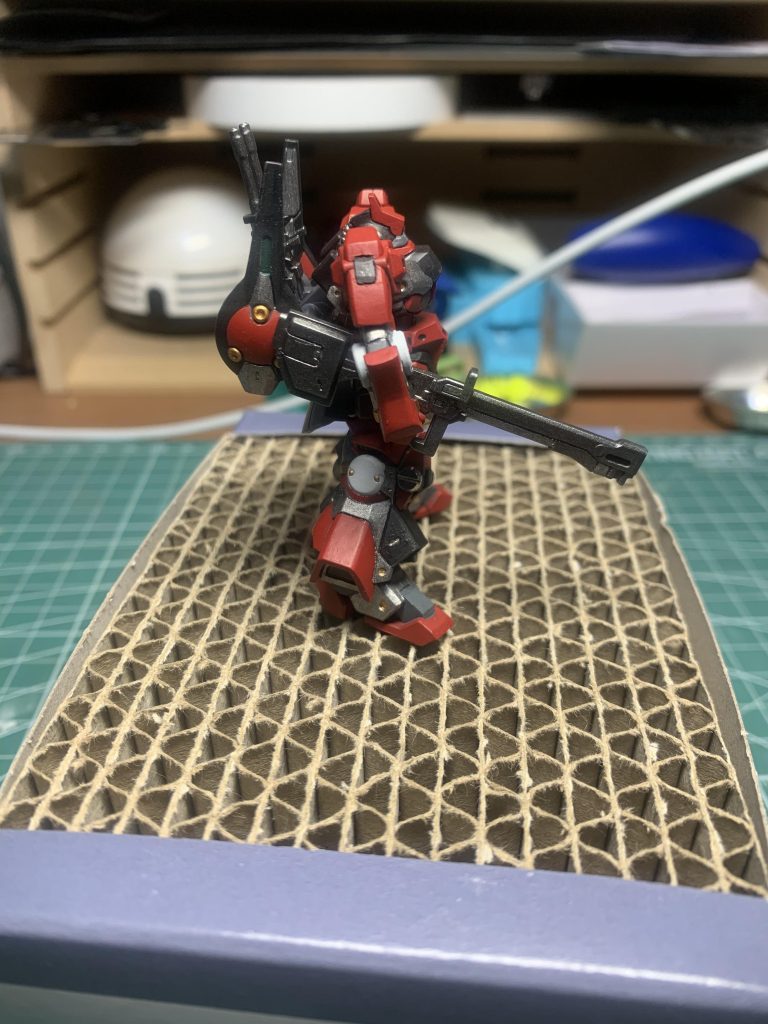 いつも武器の色悩んで結局ガンメタ。ガンメタとシルバーで塗り分けはしてるけどなんか良い塗り分けないかなぁ?