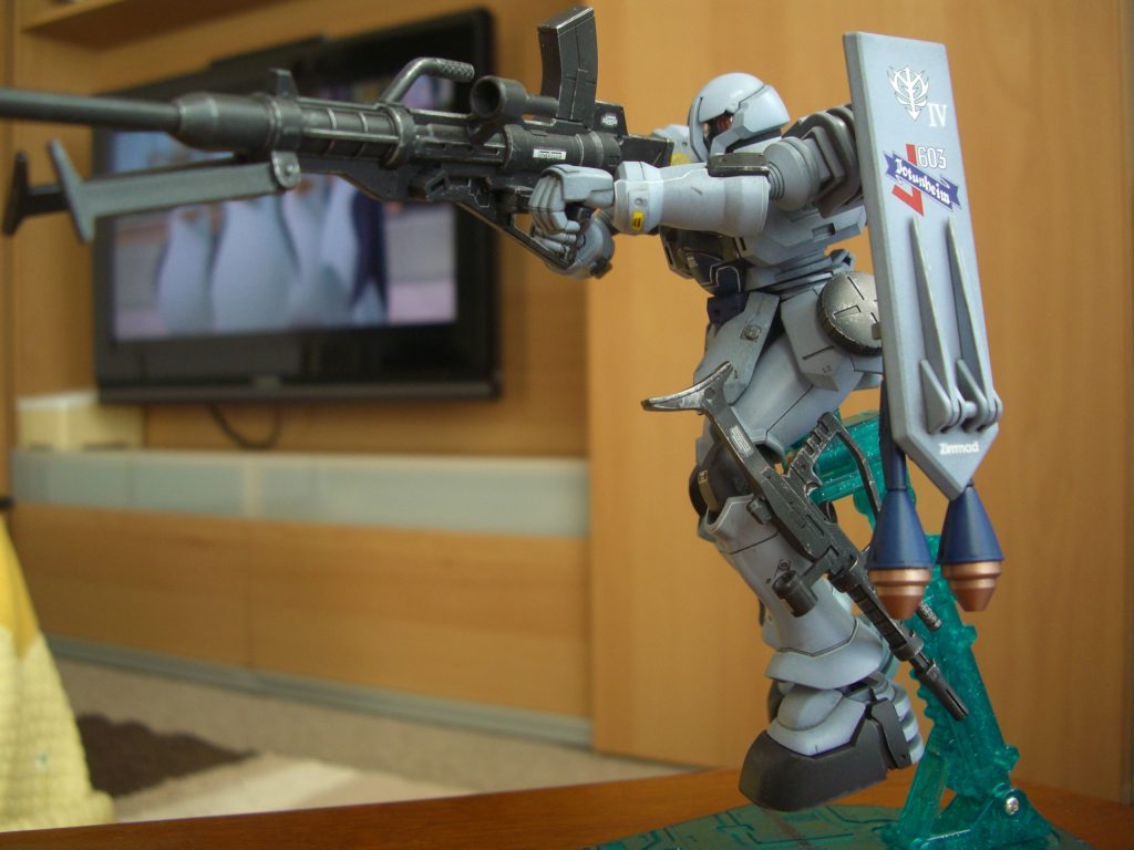 対艦ライフルを構えて