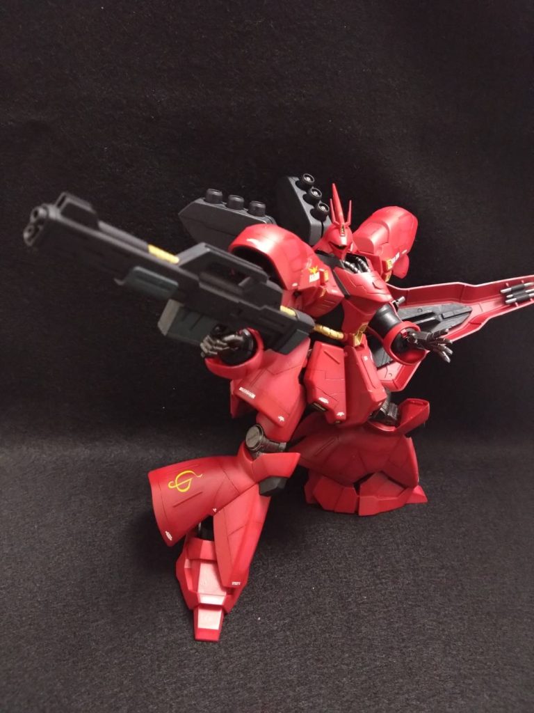 ビームライフルを構えて