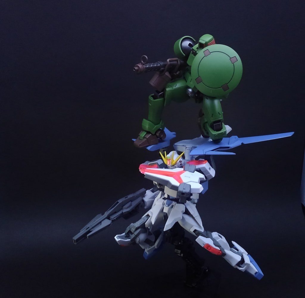 お気に入りのサブフライト形態です飛行能力を持たない味方機と連携をとれます。せっかくのガンプラバトル、サポートも華ですよね