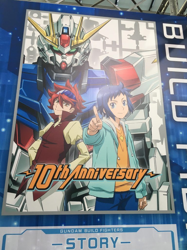 作品名：<p>新宿で開催中のGUNDAM NEXT FUTURE行ってきました。 ビルドシリーズ10周年の各作品記念ビジュアルの中で一番情緒やられるのが無印BFでした。 ちなみにダイバーズはリクサラが年賀状に夫婦の写真載せて送ってきて […]</p>