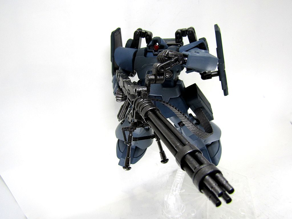 ルナ2等の敵拠点を強襲するので、大型ガトリングで近・中距離戦を想定しています。腰のボックスマガジンはマグネットで装着しています。
