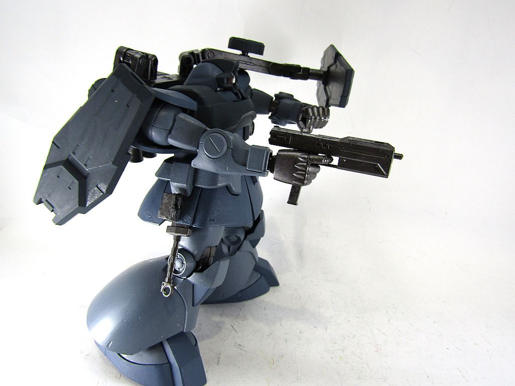 サイドウェポンのハンドガン。