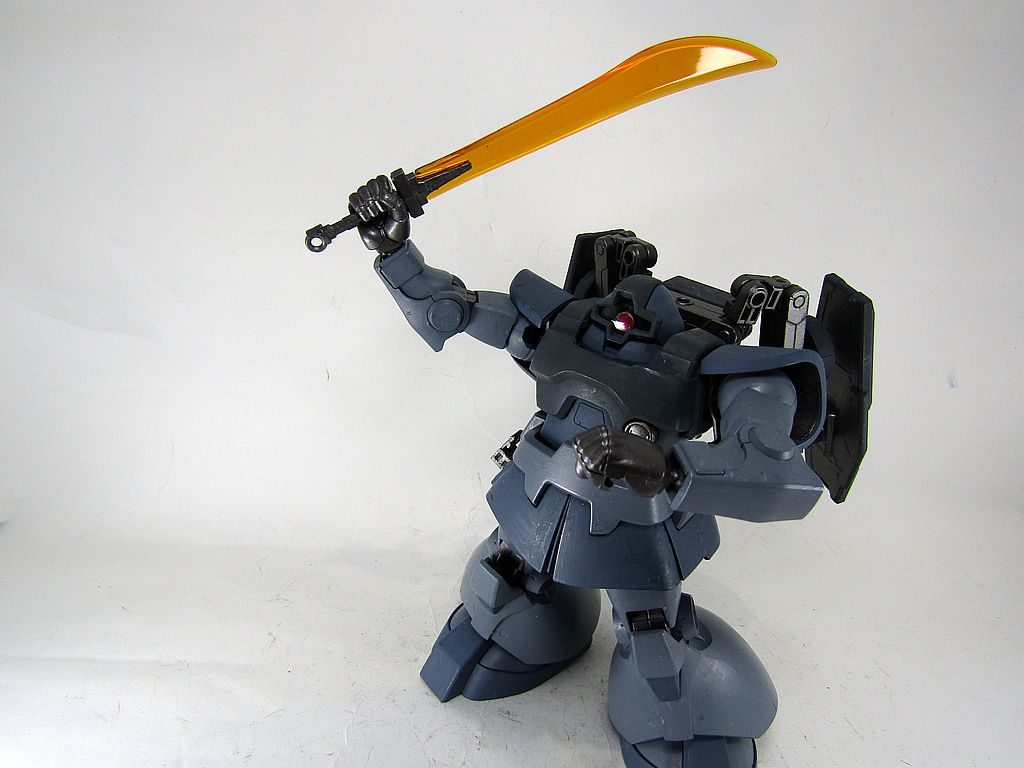 グフタイプのヒートサーベル。ドムタイプは狭い拠点内での取り回しが悪そうなので。