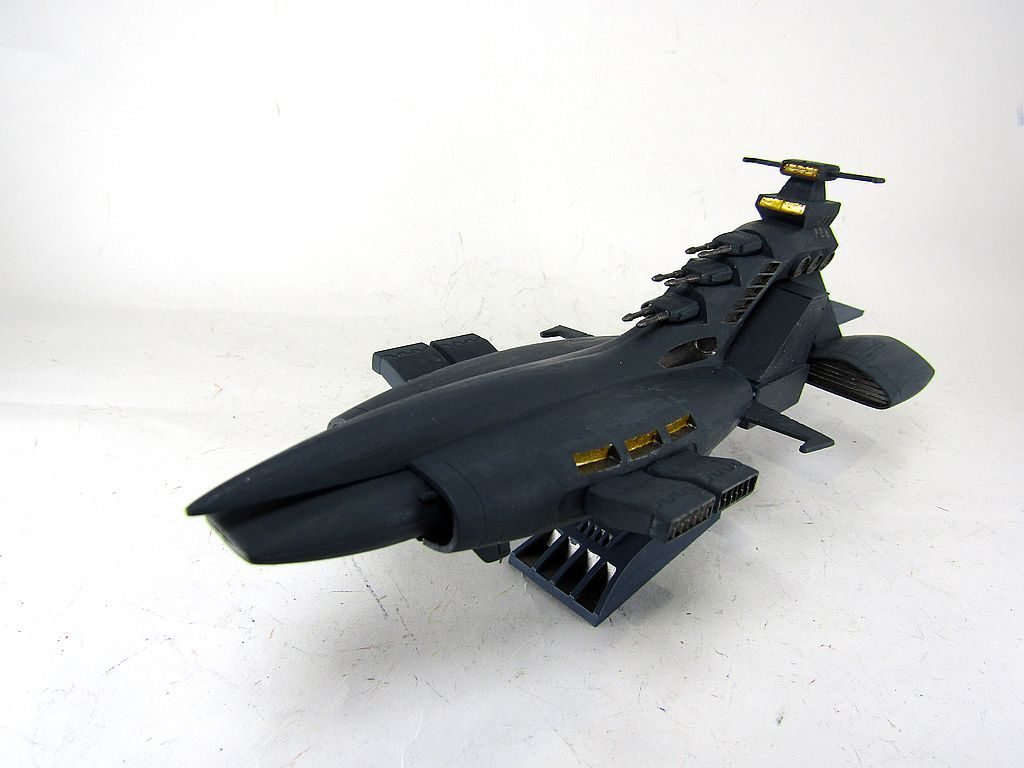 イメージ写真のため、海兵隊使用のムサイを作成しました。カラーリングを海軍系にし、MS格納庫を増設しています。