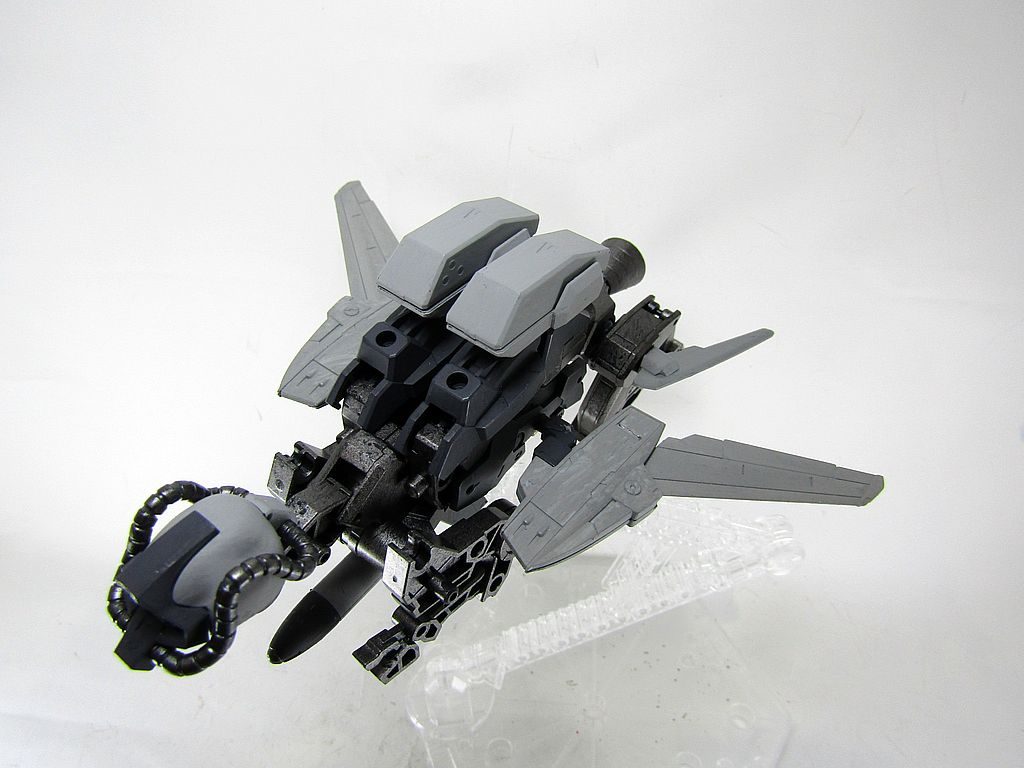 ジオンのメカニックマンの技術の粋が込められた、現場で作成の偵察機です。ドムの補修部品にプロトタイプドムの頭があったため、カメラ、センサー類として利用。